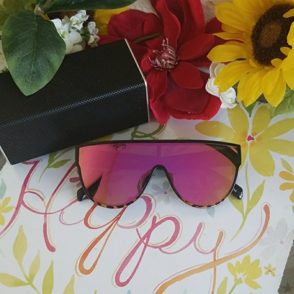 Accessories - Over size silver Aviator Flat Top Frame mirror Wom